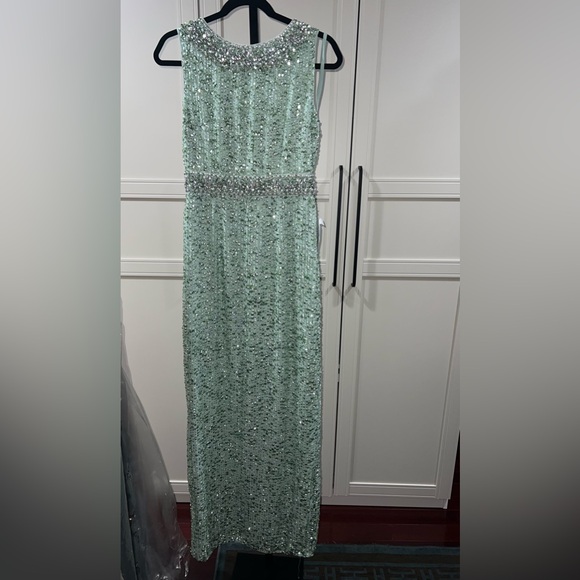 Sequined sleeveless embellished neckline long gown - Picture 4 of 8